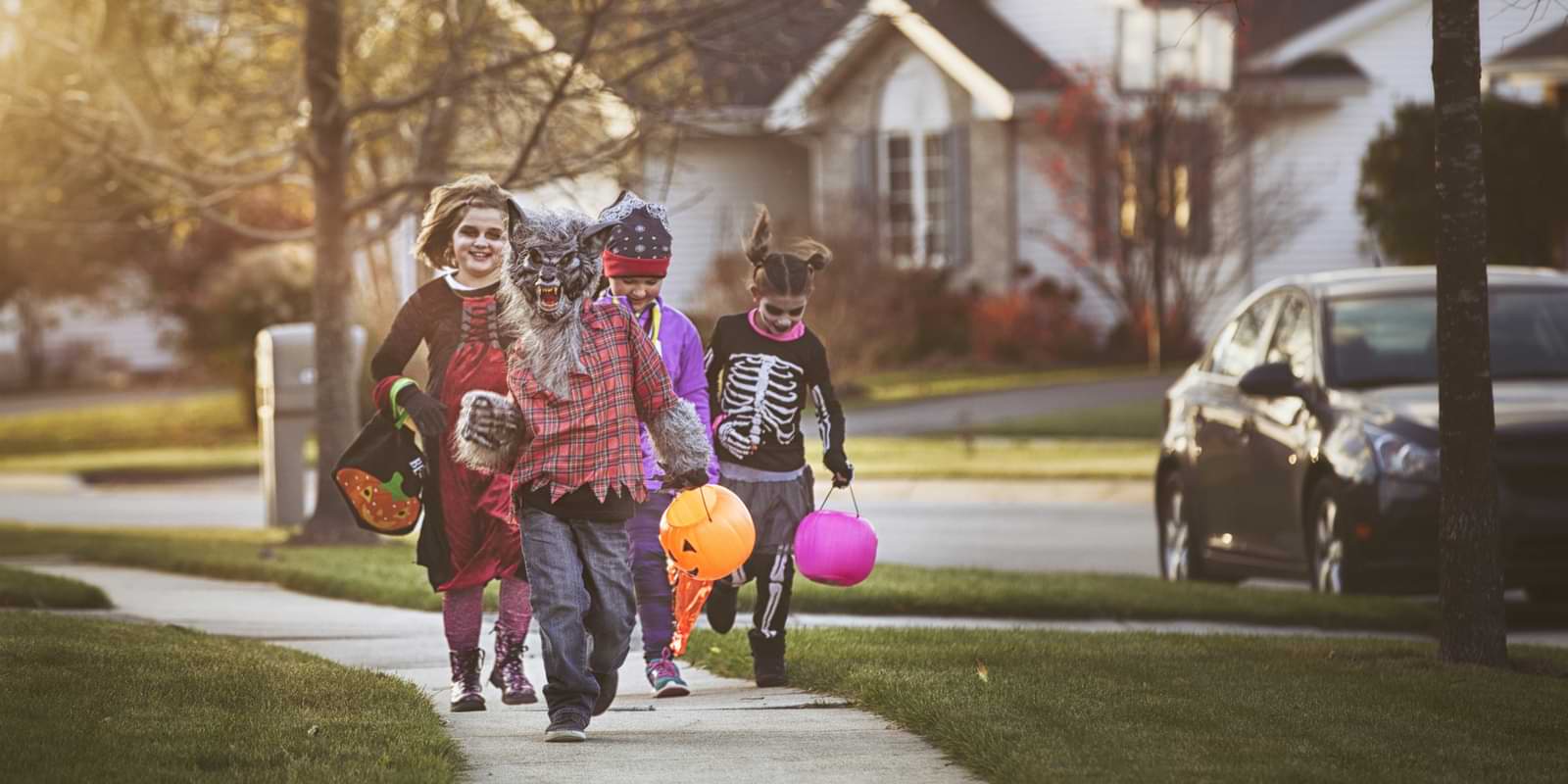 Children Out for Trick Or Treat | Yes I Can Halloween Blog